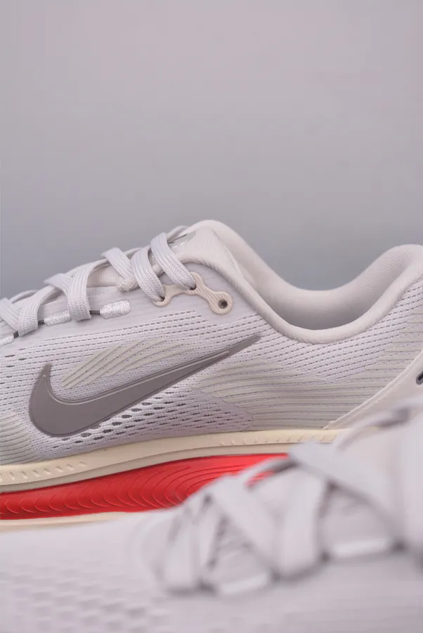 Nike Air Zoom Vomero 18 Premium Running Shoes