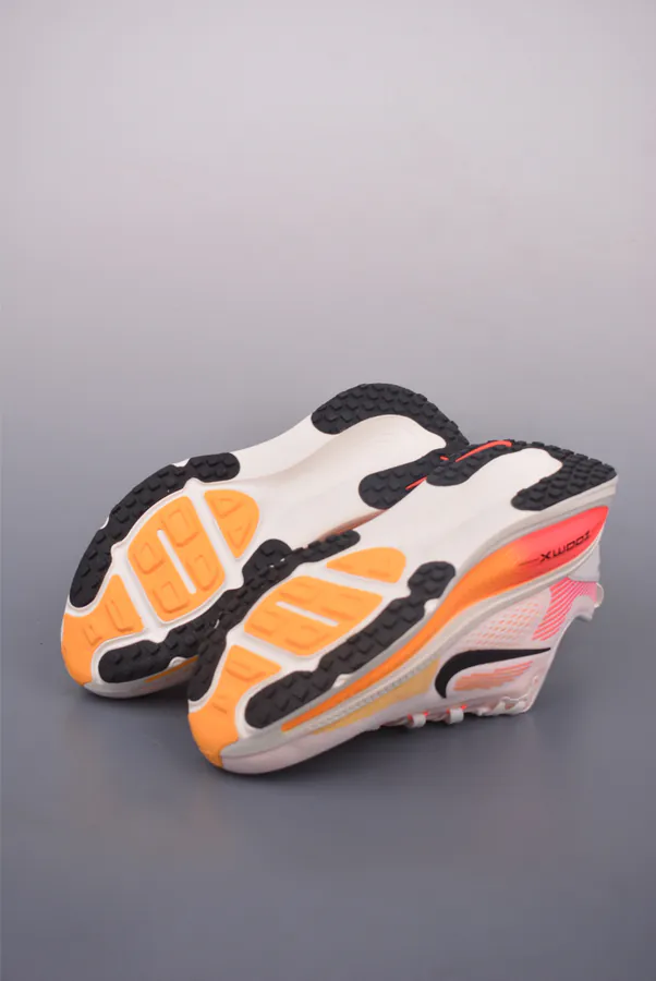 Nike Air Zoom Vomero 18 Premium Running Shoes