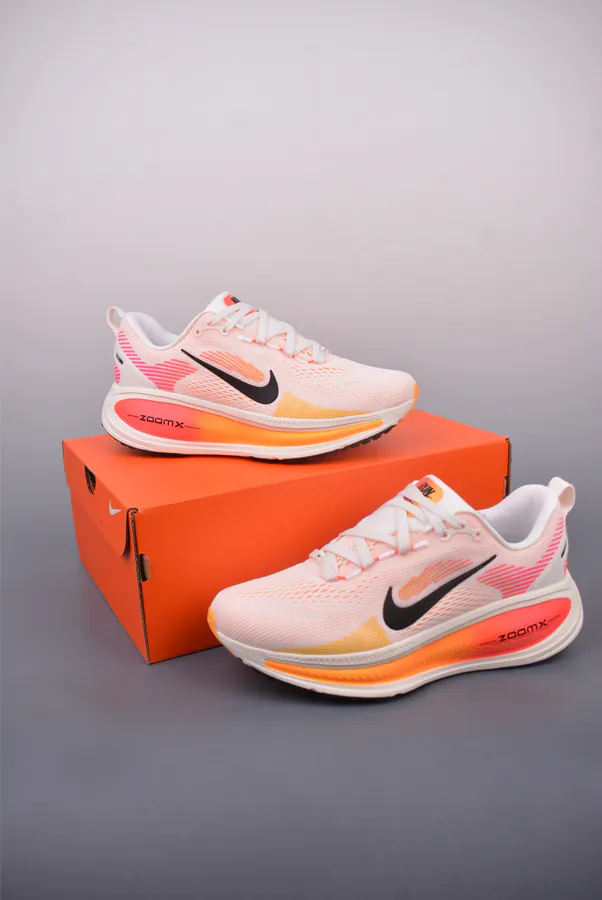 Nike Air Zoom Vomero 18 Premium Running Shoes