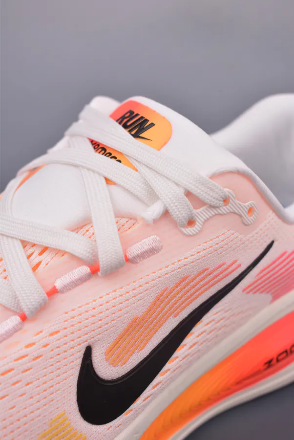 Nike Air Zoom Vomero 18 Premium Running Shoes