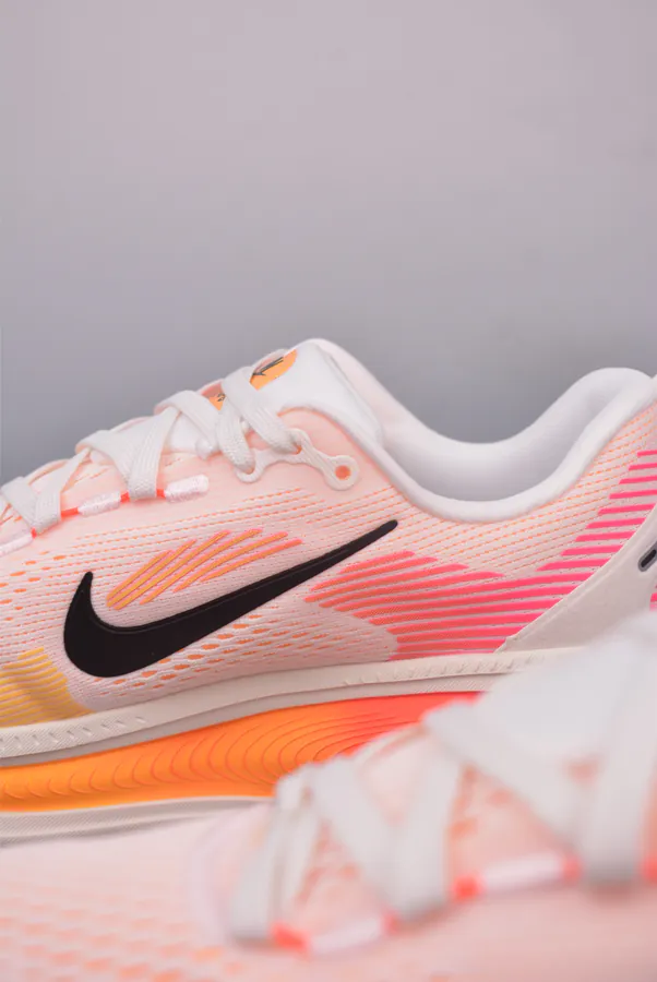 Nike Air Zoom Vomero 18 Premium Running Shoes