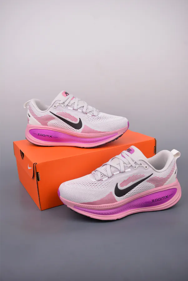 Nike Air Zoom Vomero 18 Premium Running Shoes