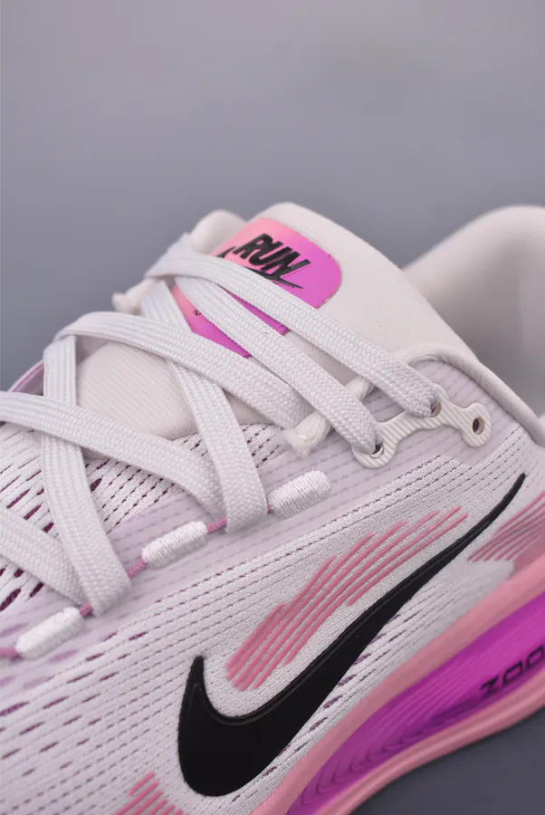 Nike Air Zoom Vomero 18 Premium Running Shoes