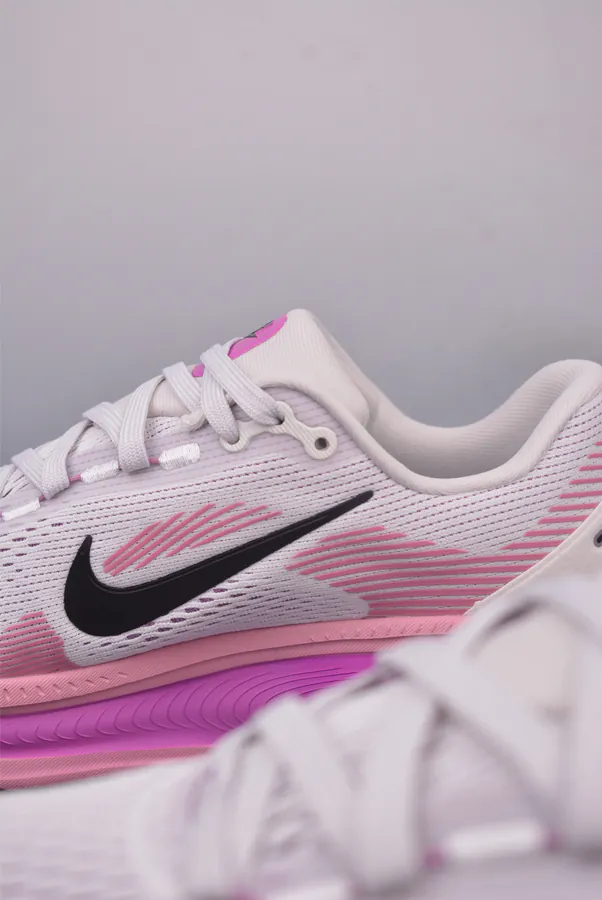 Nike Air Zoom Vomero 18 Premium Running Shoes