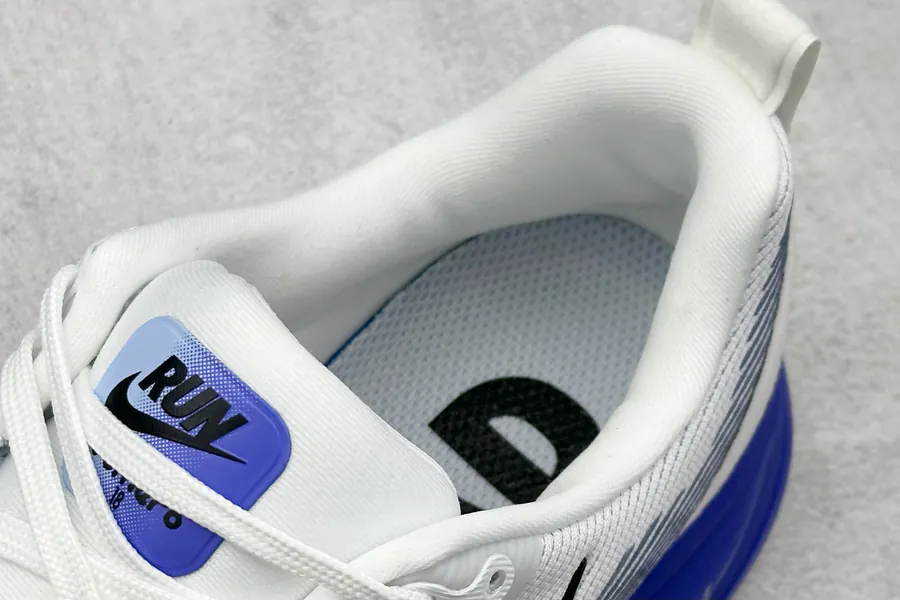 Nike NK Zoom VOMERO 18 Lightweight Running Shoes