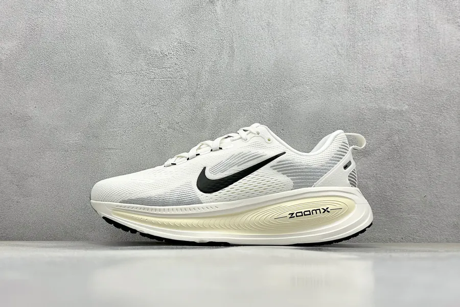 Nike NK Zoom VOMERO 18 Lightweight Running Shoes