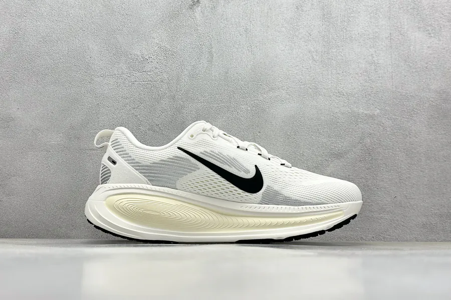 Nike NK Zoom VOMERO 18 Lightweight Running Shoes