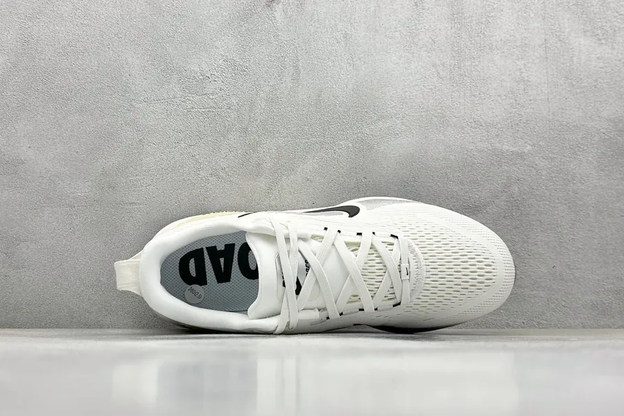 Nike NK Zoom VOMERO 18 Lightweight Running Shoes