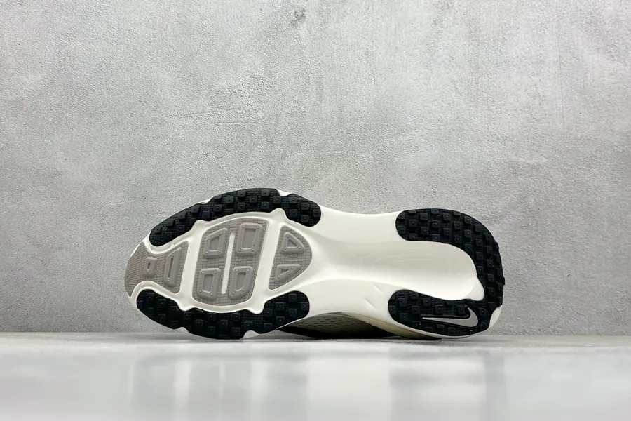 Nike NK Zoom VOMERO 18 Lightweight Running Shoes
