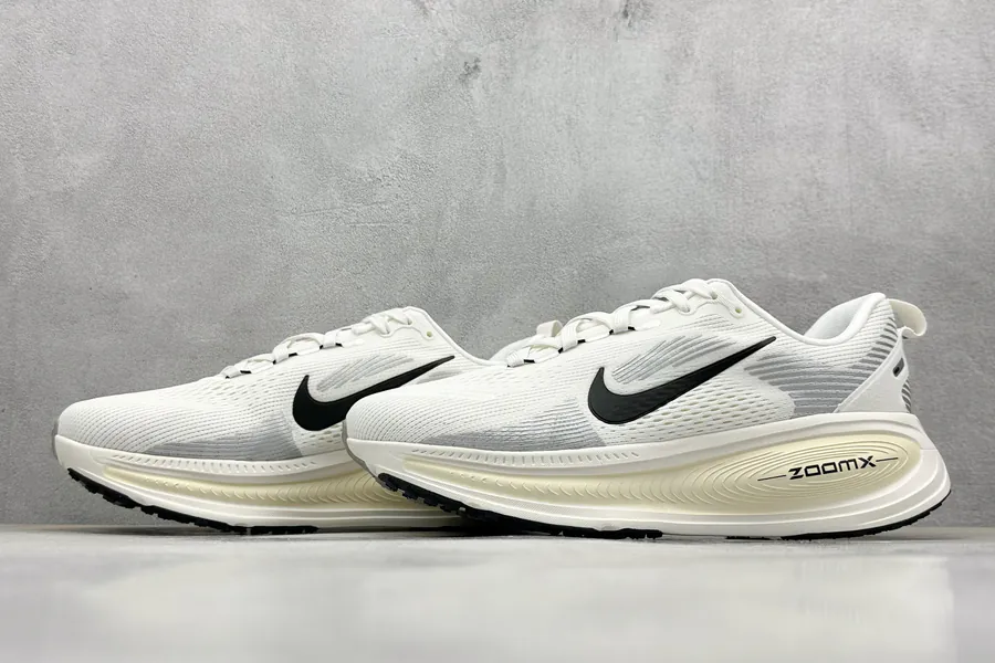 Nike NK Zoom VOMERO 18 Lightweight Running Shoes