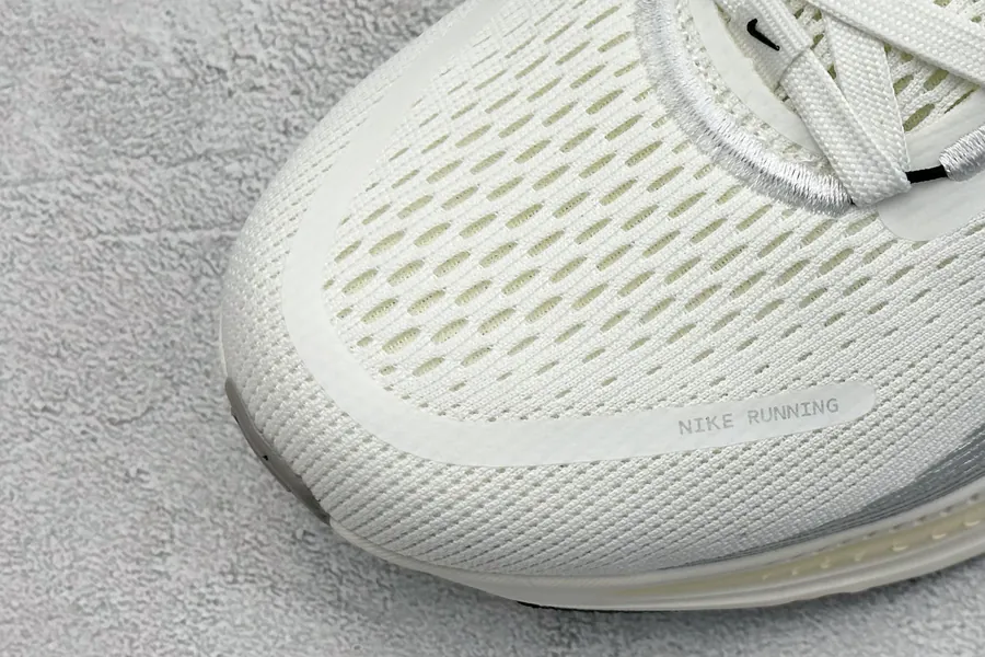 Nike NK Zoom VOMERO 18 Lightweight Running Shoes