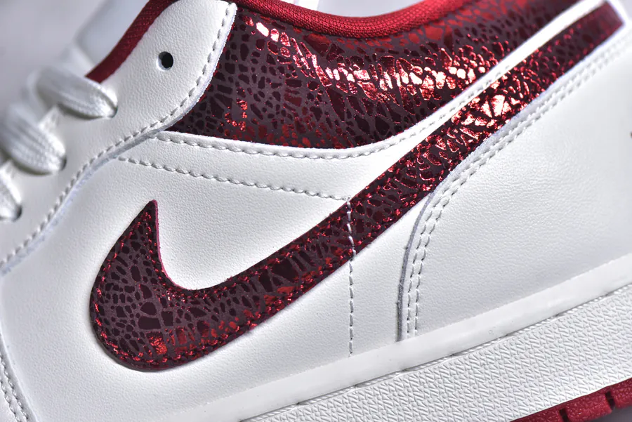 Air Jordan AJ1 Low in White Red