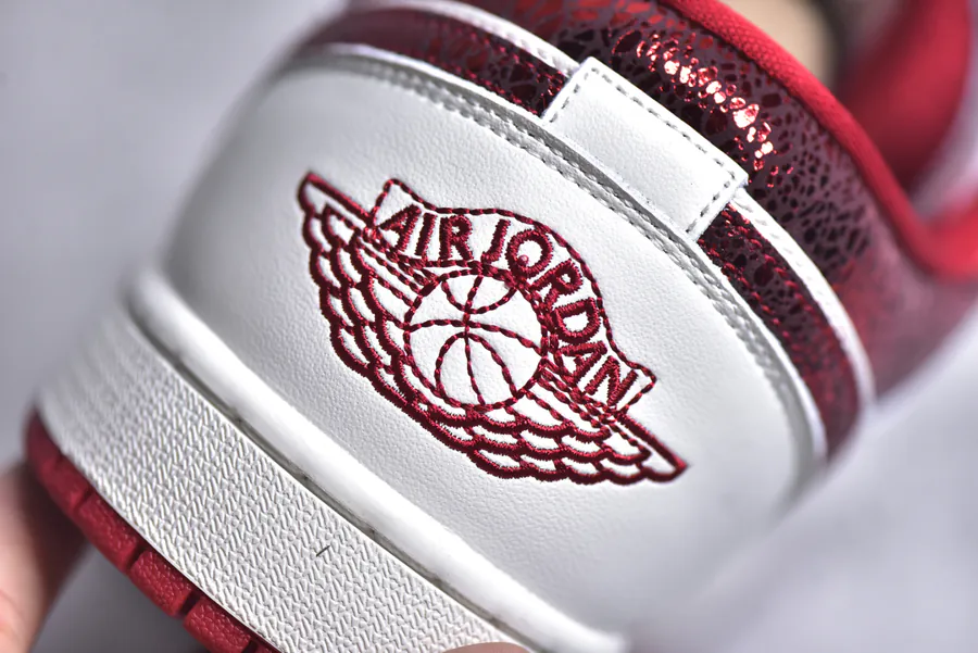 Air Jordan AJ1 Low in White Red