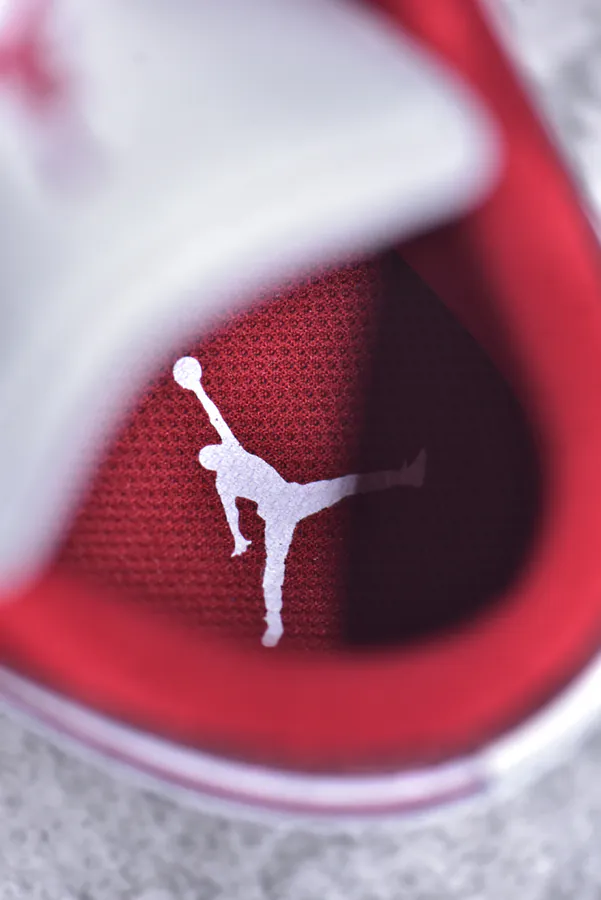 Air Jordan AJ1 Low in White Red