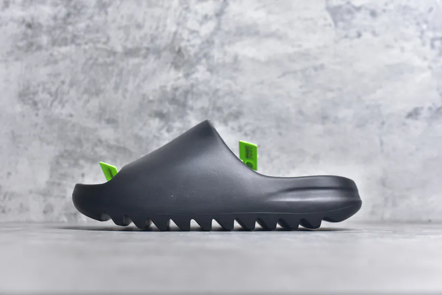 YEEZY SLIDE Coconut Slide Exclusive Original
