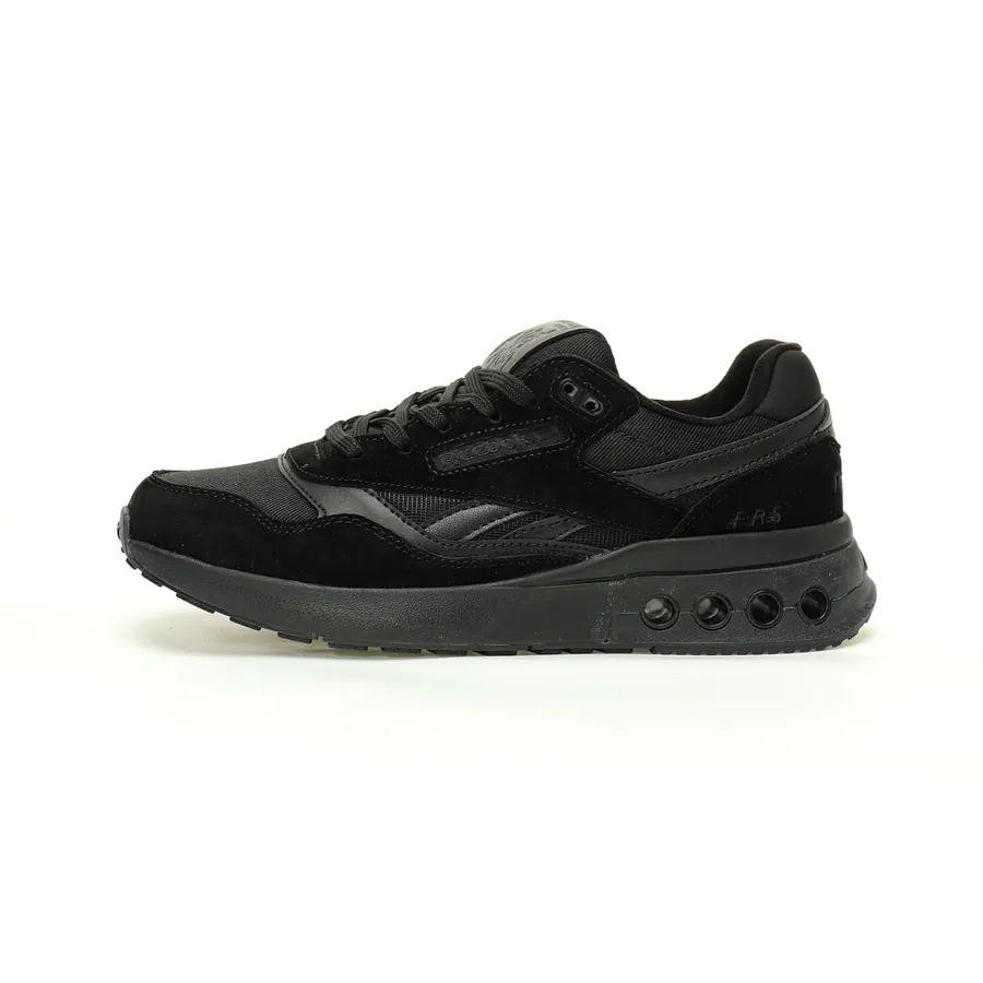 Reebok Ers World Low Top Retro Sneaker in Black