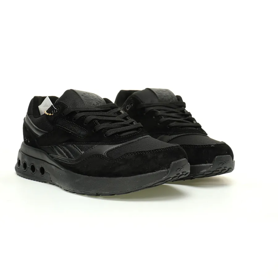 Reebok Ers World Low Top Retro Sneaker in Black
