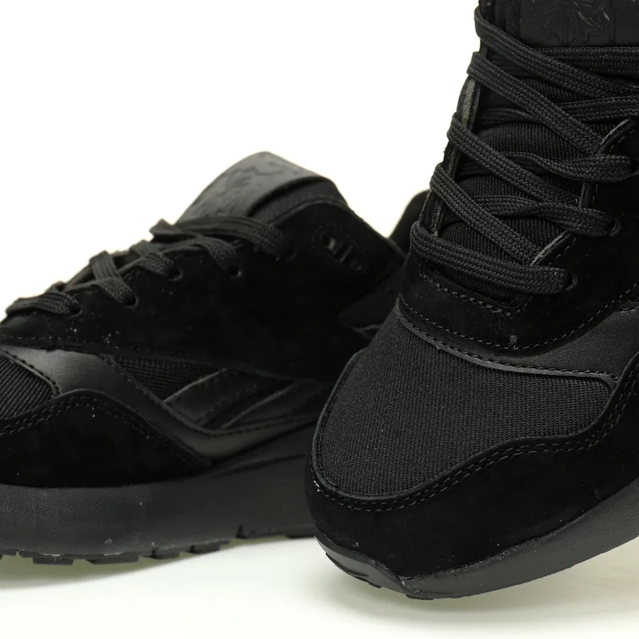 Reebok Ers World Low Top Retro Sneaker in Black