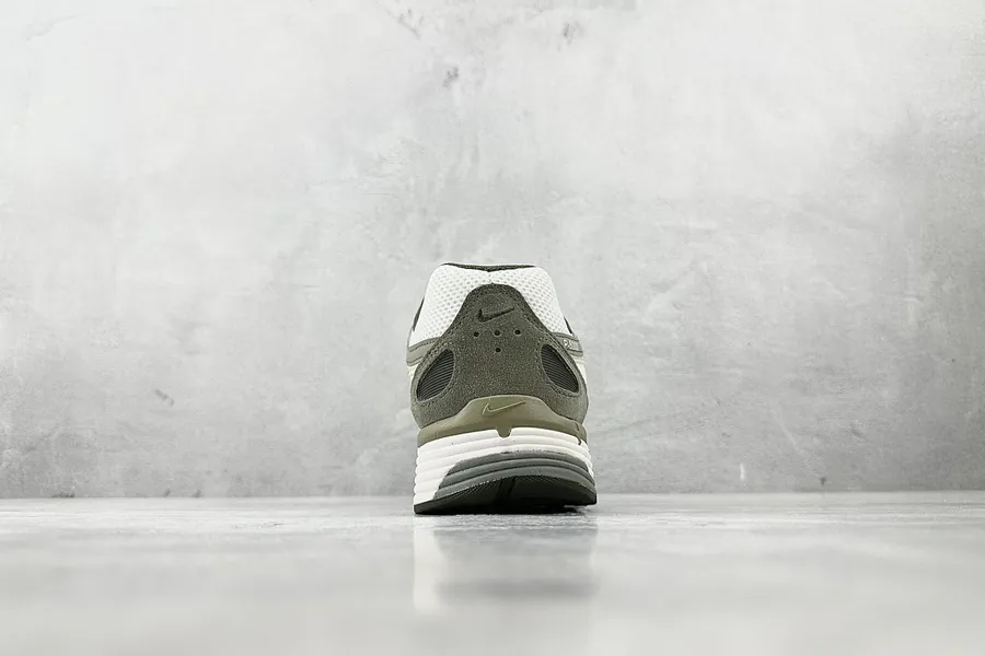 Nike Phantom Light Army Green