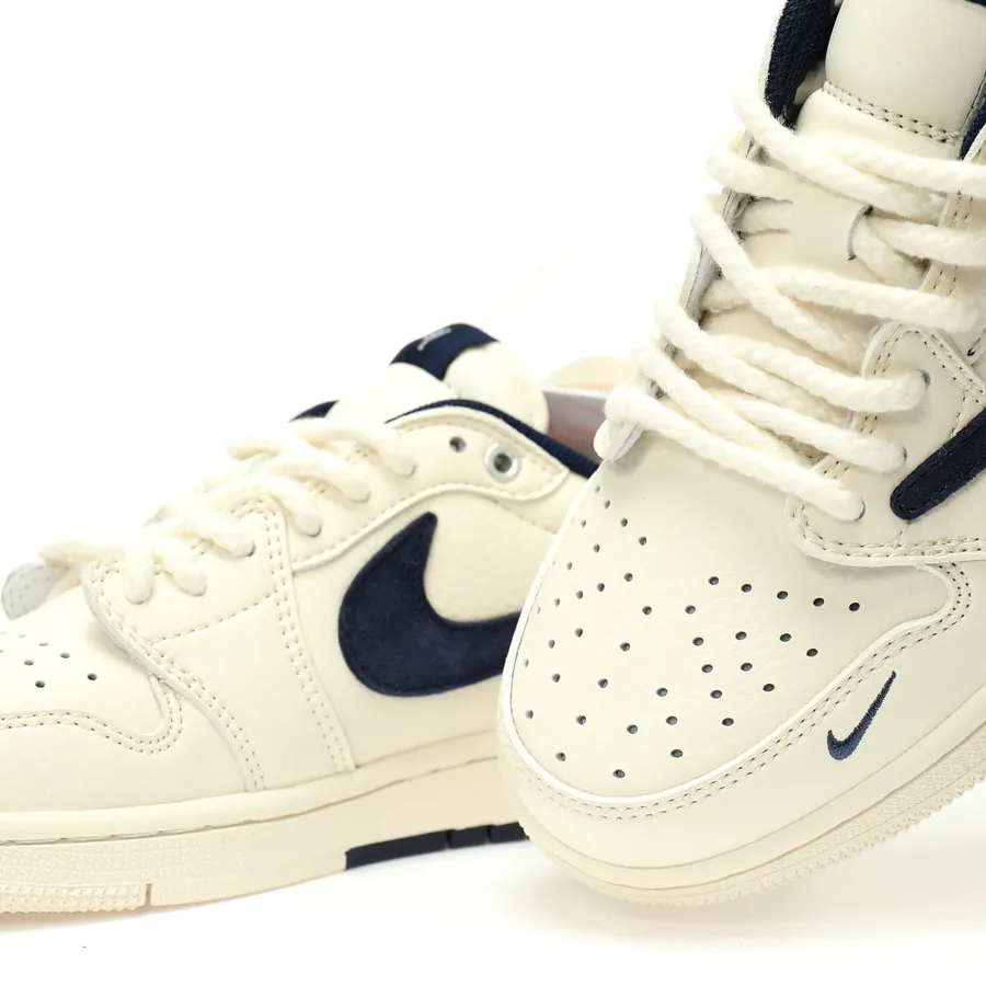 X Travis Scott x Air 1 Low OG 1 Generation Classic Low Sneaker