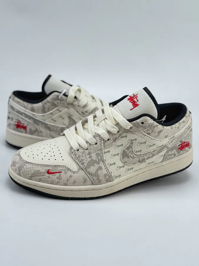 Air Jordan 1 Retro Low x Stussy