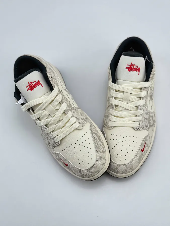 Air Jordan 1 Retro Low x Stussy