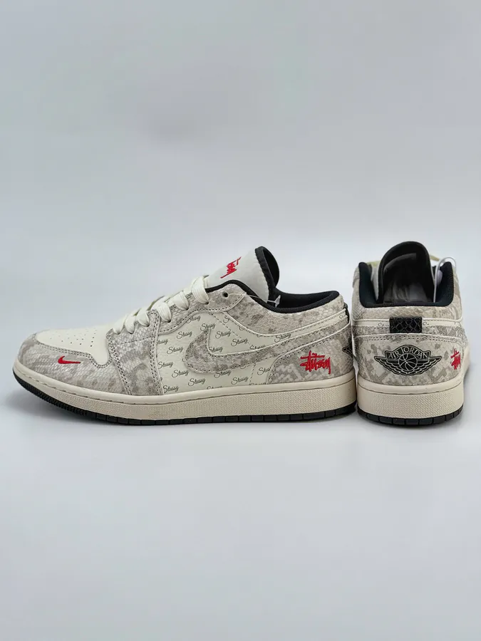 Air Jordan 1 Retro Low x Stussy