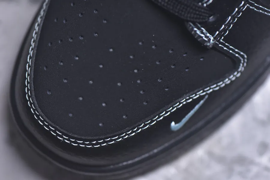 Nike SB Dunk Low SUP x Tiffany Triple Clutch Year End Custom Low Top Sneakers