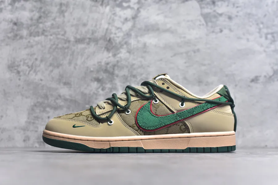 Nike SB Dunk Low Gucci Collaboration Low Top Sneaker