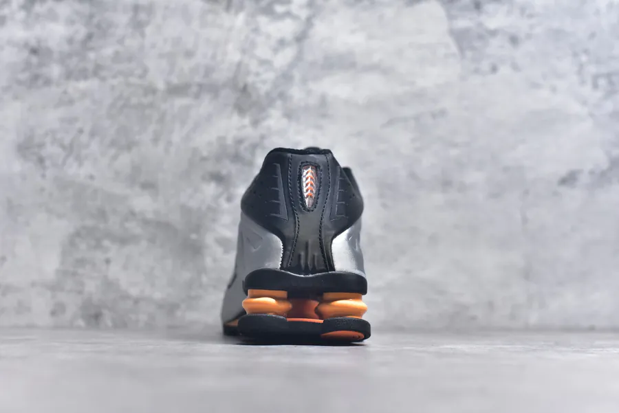 Nike SHOX R4 Low Top Athletic Sneakers
