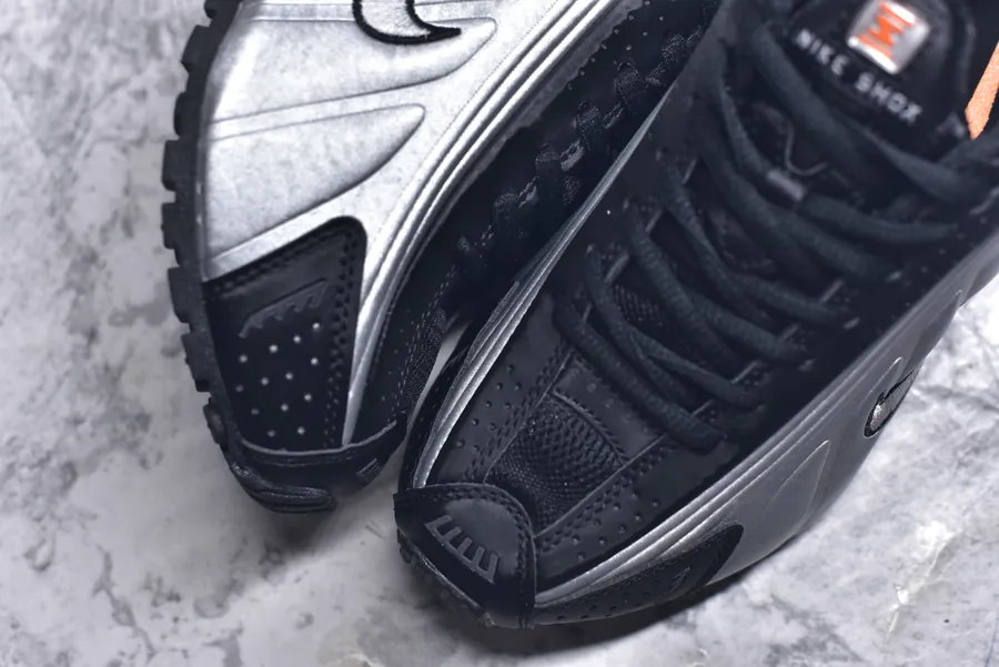 Nike SHOX R4 Low Top Athletic Sneakers