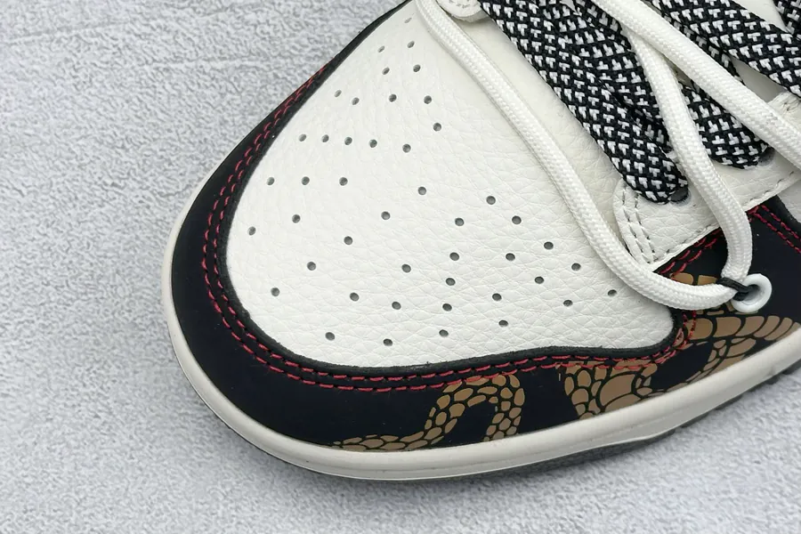 Nike SB Dunk Low Snake Year Edition