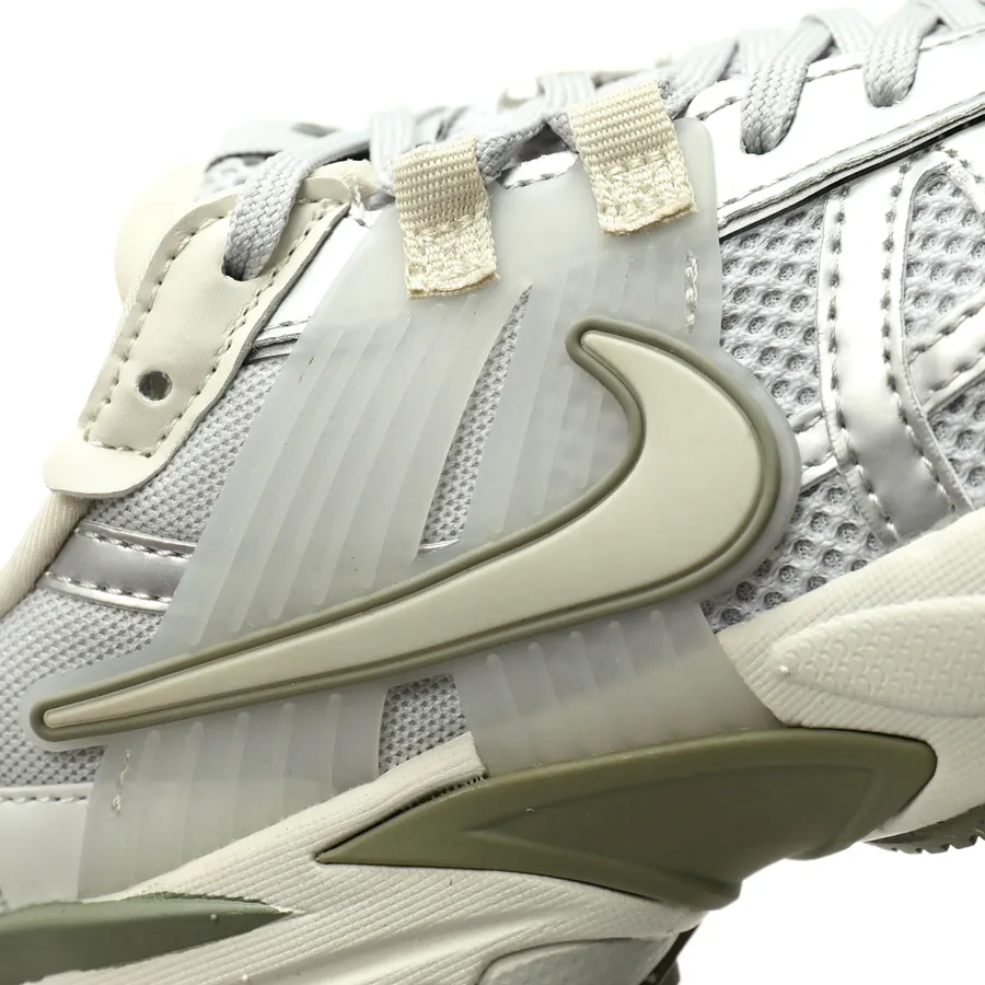 Nike Wmns V2K Runtekk Low Photon Dust Summit White
