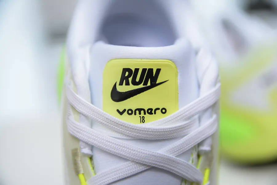 Nike NK Zoom VOMERO 18 Lightweight Running Shoes