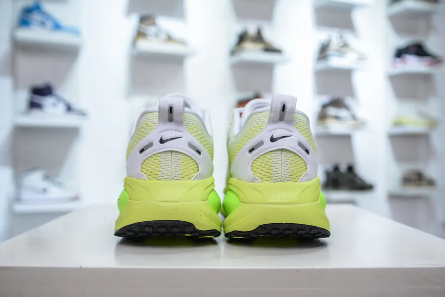 Nike NK Zoom VOMERO 18 Lightweight Running Shoes