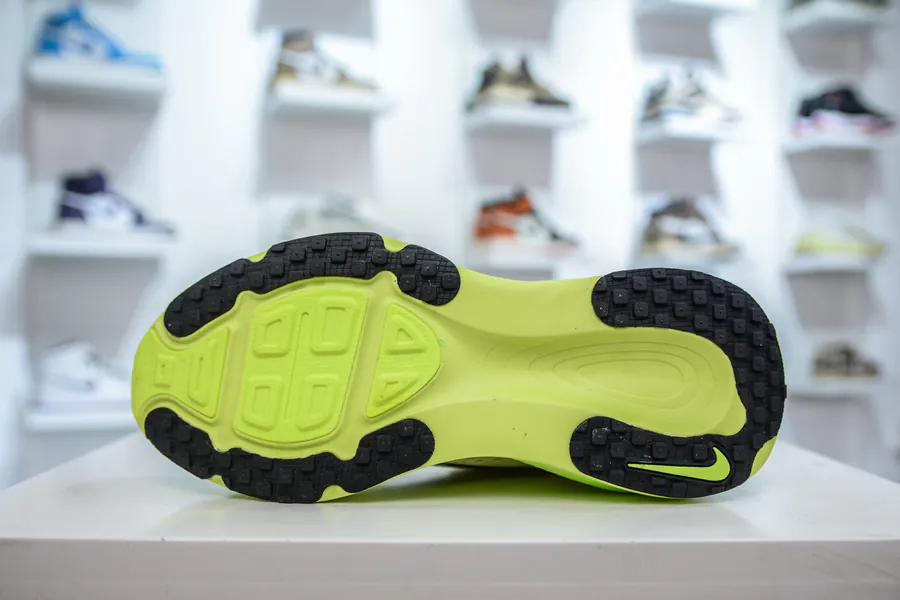 Nike NK Zoom VOMERO 18 Lightweight Running Shoes
