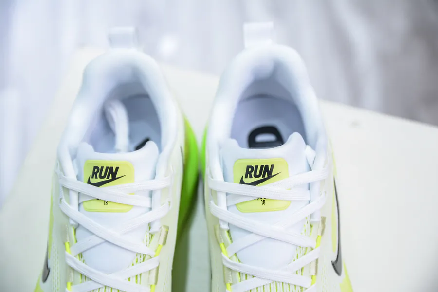 Nike NK Zoom VOMERO 18 Lightweight Running Shoes