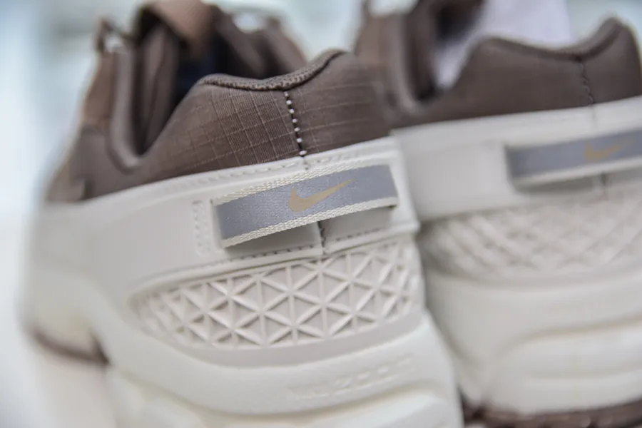 Nike Zoom Vomero Roam Running Shoes