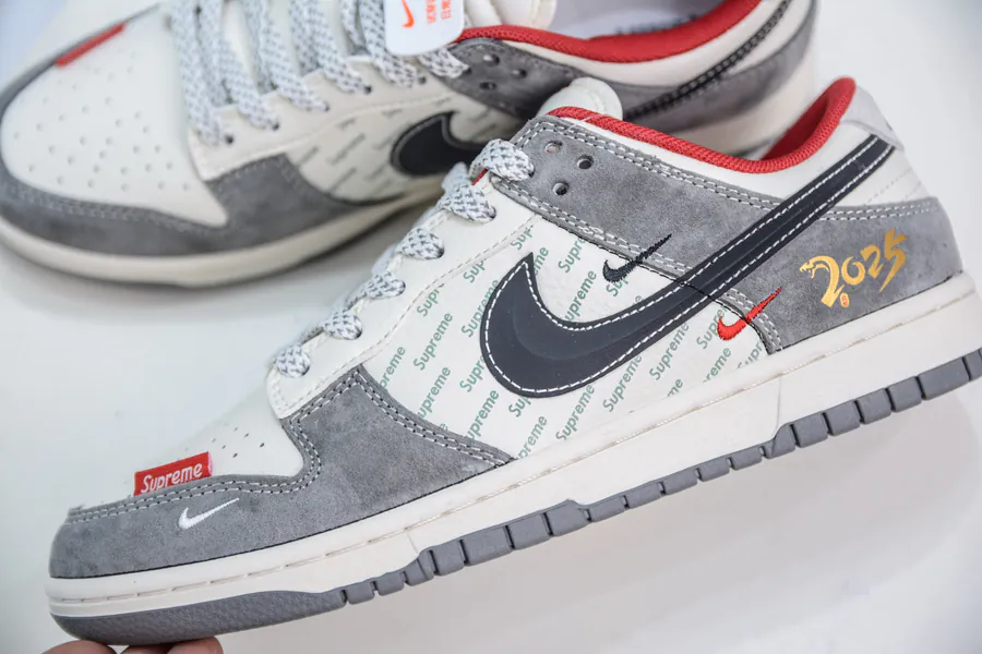 Nike SB Dunk Low x Supreme 2020 Limited Edition