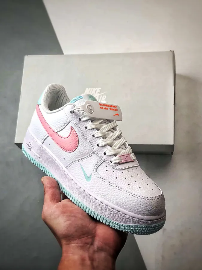 Original Air Force 1 07 Low in White Blue Pink