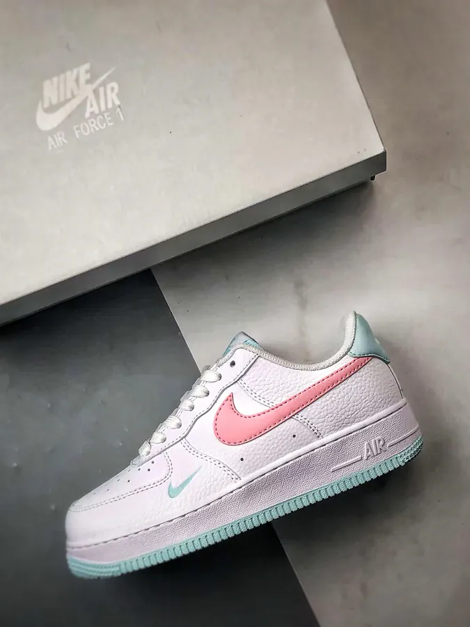 Original Air Force 1 07 Low in White Blue Pink