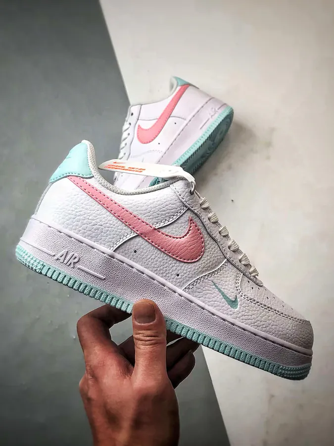 Original Air Force 1 07 Low in White Blue Pink