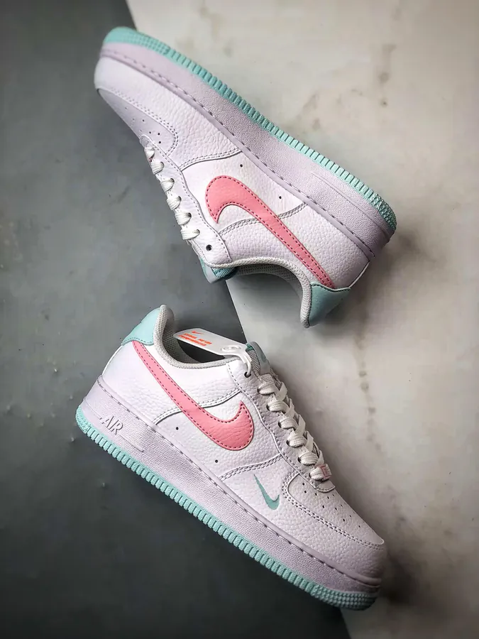 Original Air Force 1 07 Low in White Blue Pink