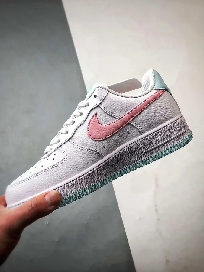 Original Air Force 1 07 Low in White Blue Pink