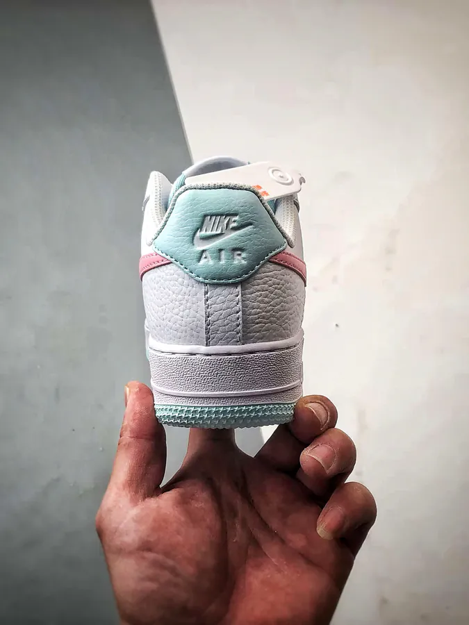 Original Air Force 1 07 Low in White Blue Pink