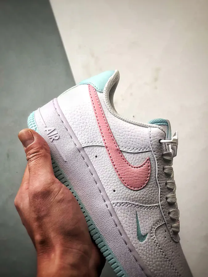 Original Air Force 1 07 Low in White Blue Pink