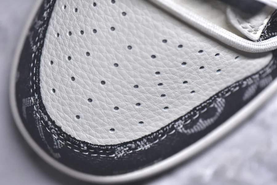 Nike SB Dunk Low LV Collaboration Low Top Sneakers