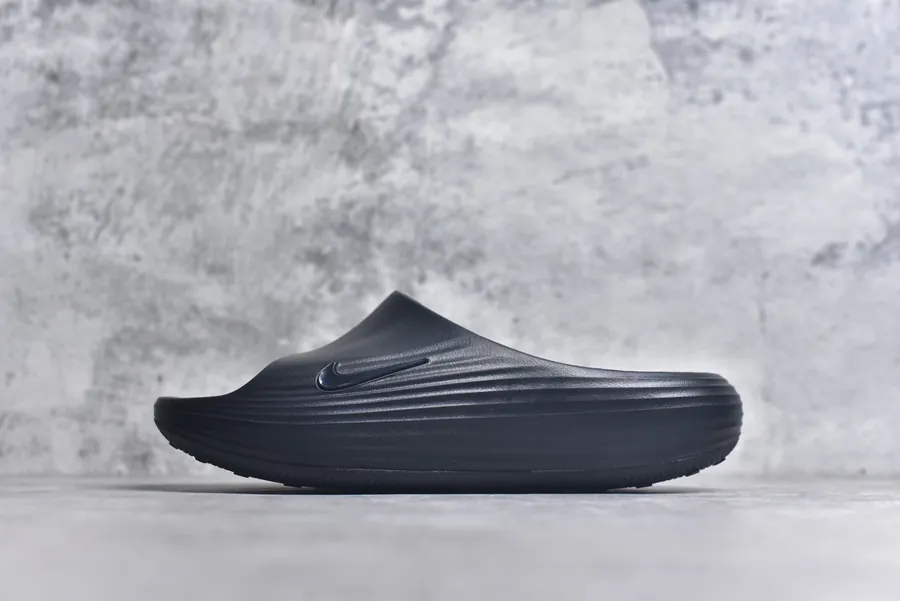 Nike ReactX REJUVEN8 Slide Slide with Simple and Comfortable Design