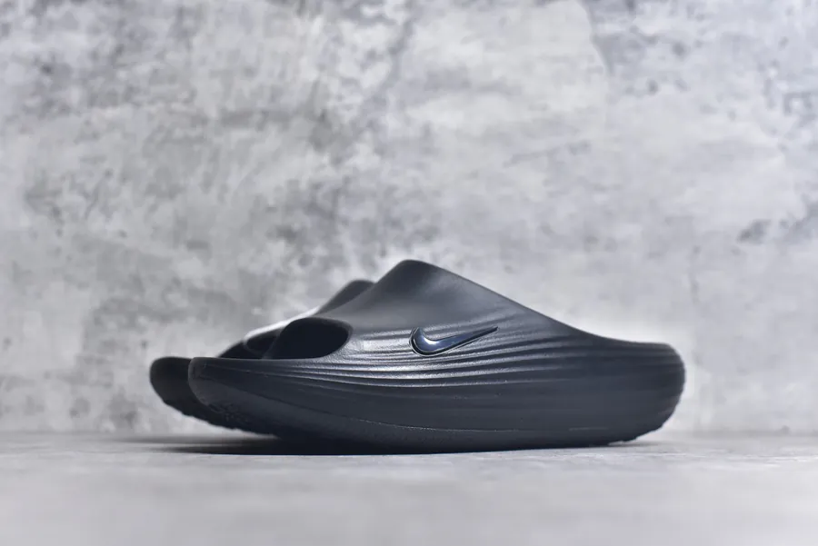 Nike ReactX REJUVEN8 Slide Slide with Simple and Comfortable Design