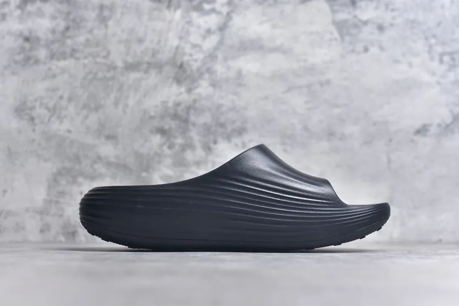 Nike ReactX REJUVEN8 Slide Slide with Simple and Comfortable Design